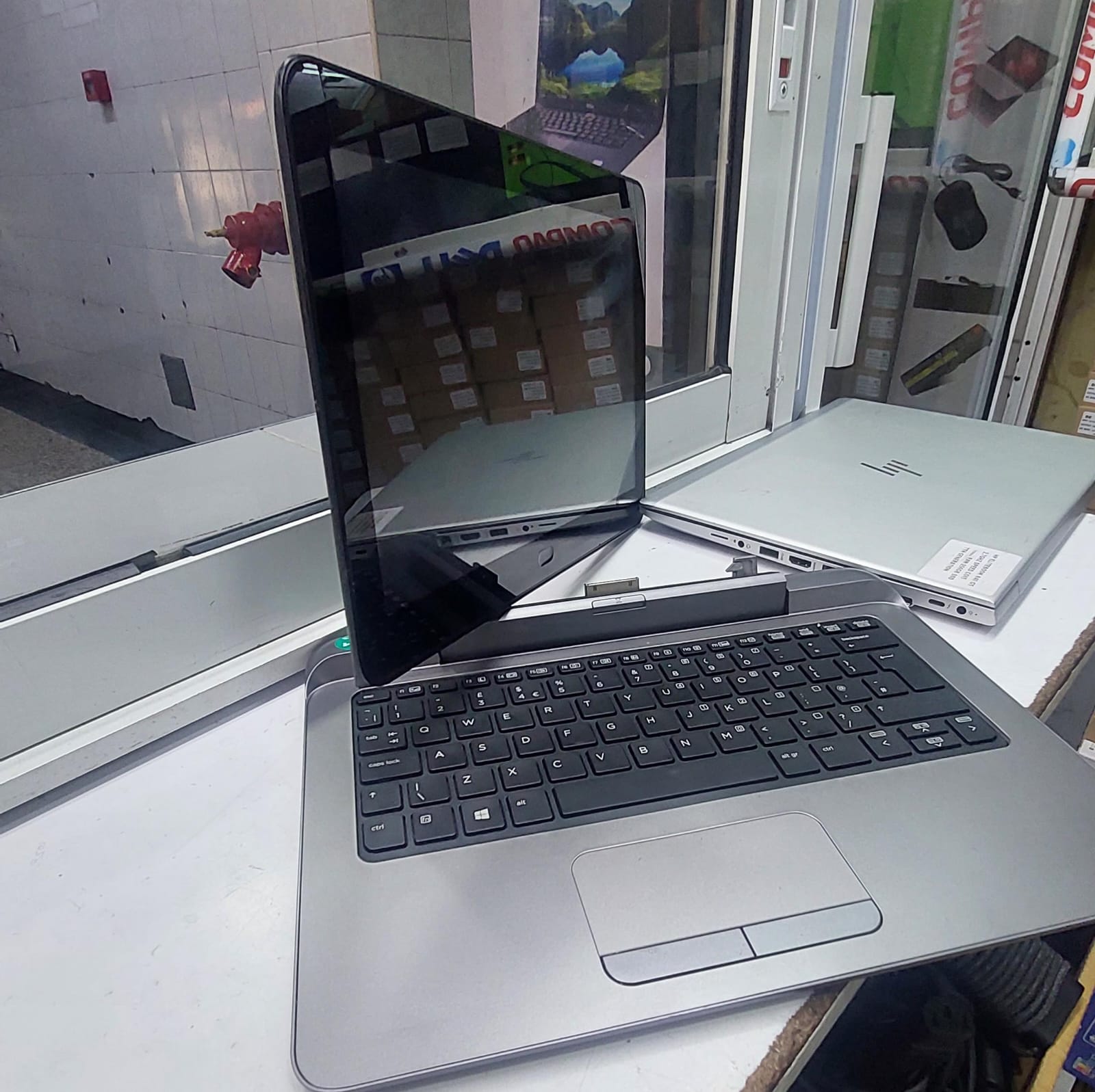 Hp pro x2 612g1 i3 4gb ram 256 ssd 4th generation